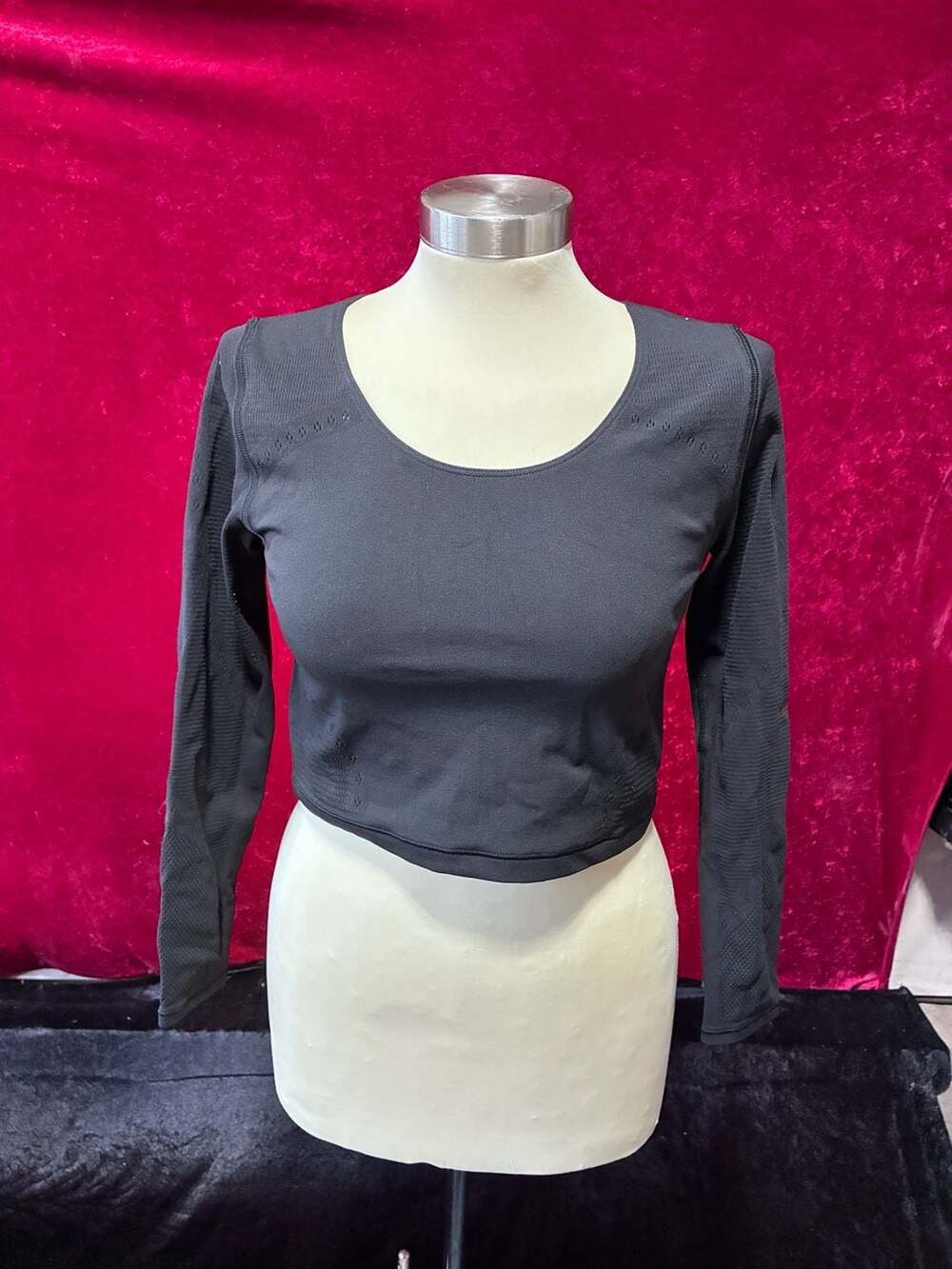 Lululemon Black Long Sleeve Crop Top Size 10